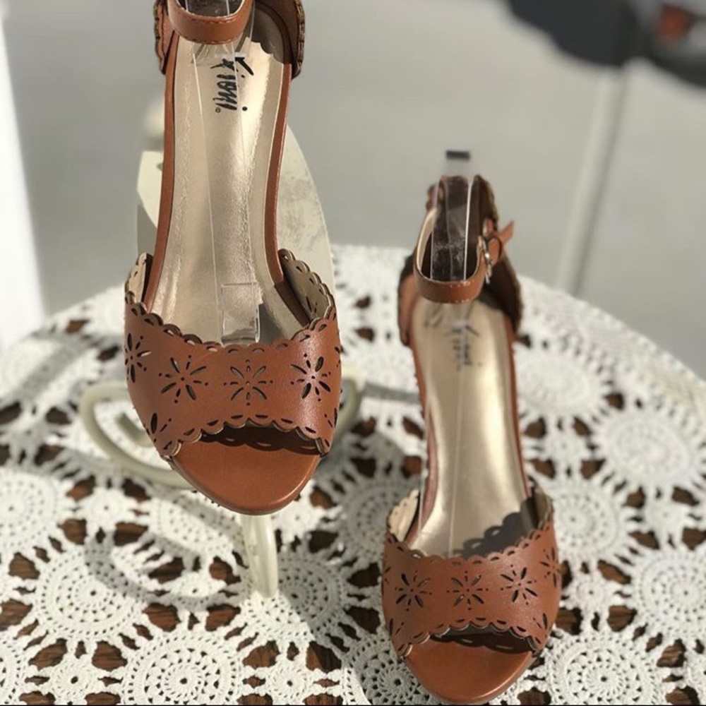 🌻Brown ankle strap open toe heels 🌻